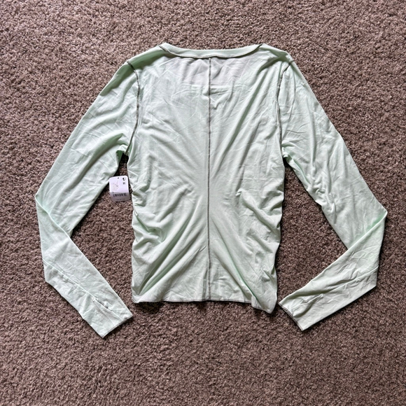 Free People Right On Run Long Sleeve Layer NWT Size Medium Pistachio FP Movement - Picture 5 of 7